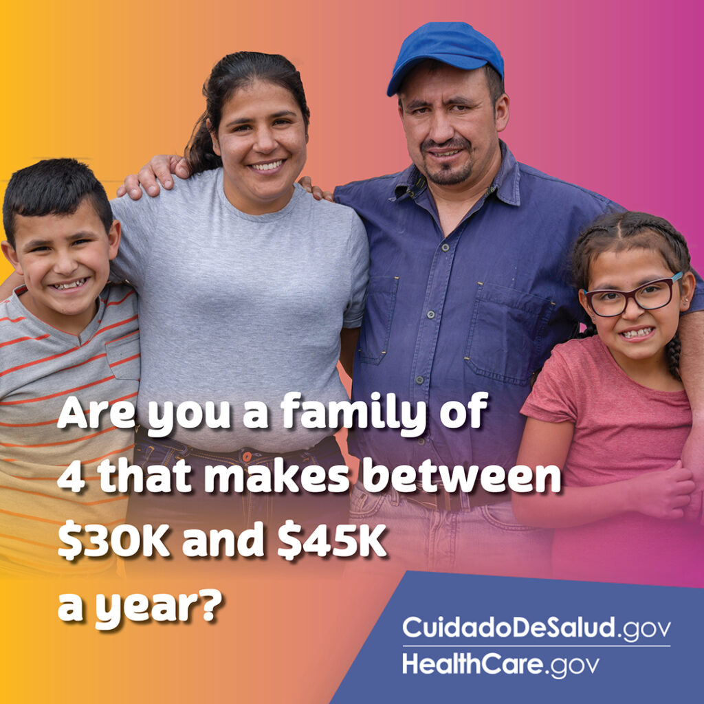 A Latino family smiling, promoting the Health Insurance Marketplace